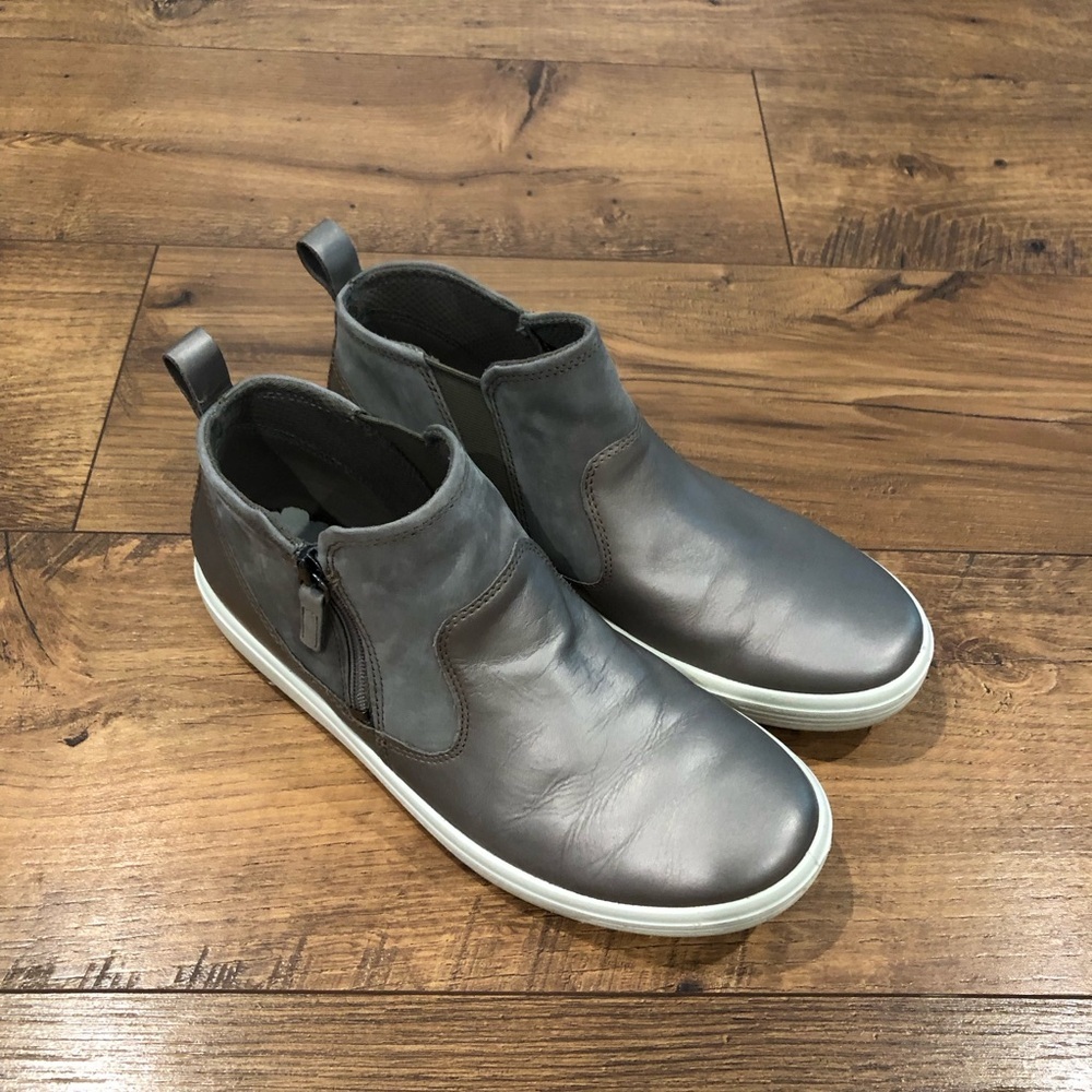 Ecco classic ankle bootie